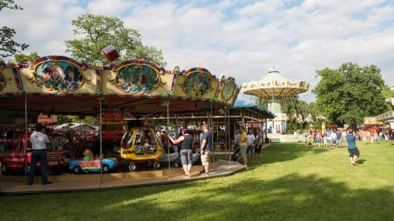 Das Magdalenenfest im Hirschgarten lockt mit Fahrgeschäften und kulinarischen Köstlichkeiten. (Foto: BLV)