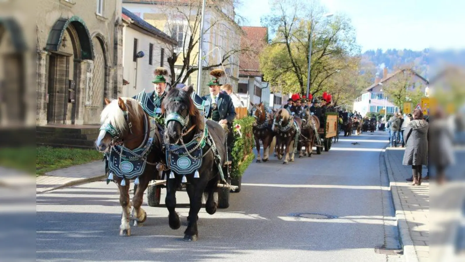 Zapfige Temperaturen aber prächtiges Wetter hatten die Peißenberger am Dienstag für ihre nachgeholte Leonhardifahrt. (Foto: mka)
