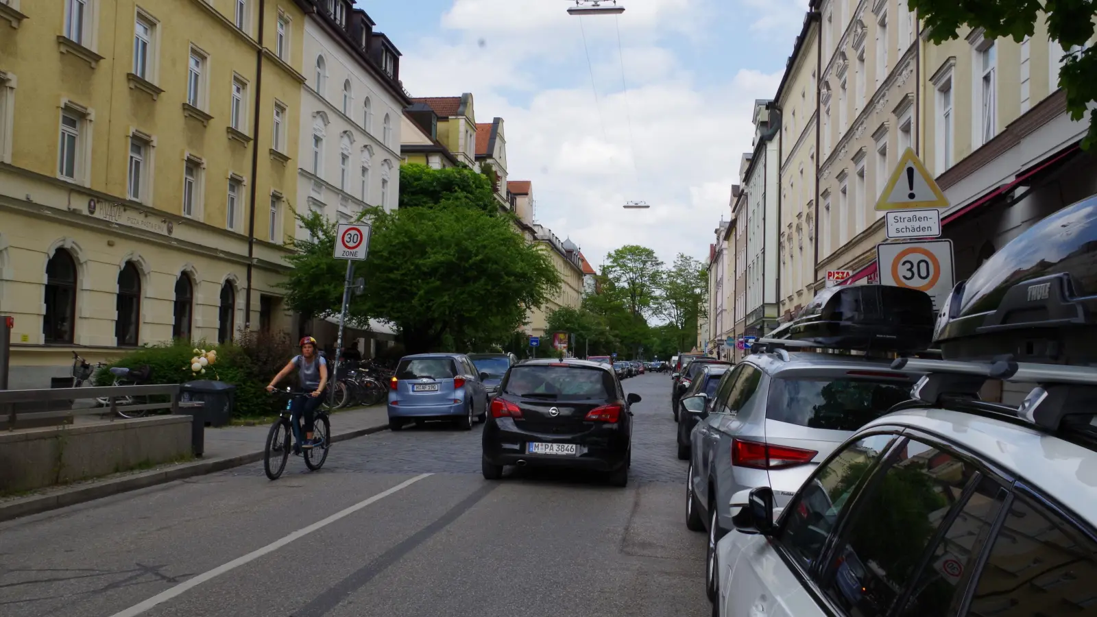 Der Bezirksausschusses setzte sich für eine Einbahnregelung in Vokartstraße zwischen Nymphenburger Straße und Frundsbergstraße ein - vergeblich. (Foto: kö)