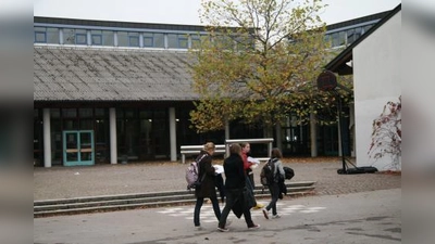 Die Schülerzahl wächst. Ist eine dritte Eingangsklasse möglich? Die Forderungen aus der Schule und der Elternschaft sind laut, die eine Erweiterung der Carl-Spitzweg-Realschule befürworten. (Foto: US)