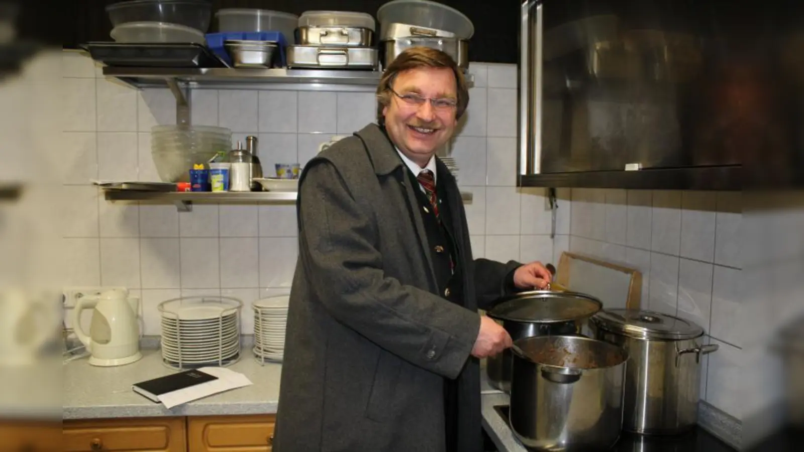 Joachim Unterländer in der Küche des Clean Projekt Neuhausen. (Foto: sb)