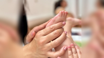 Die Babymassage tut Babys wie Eltern gut und entschleunigt den Alltag. (Foto: NbH)