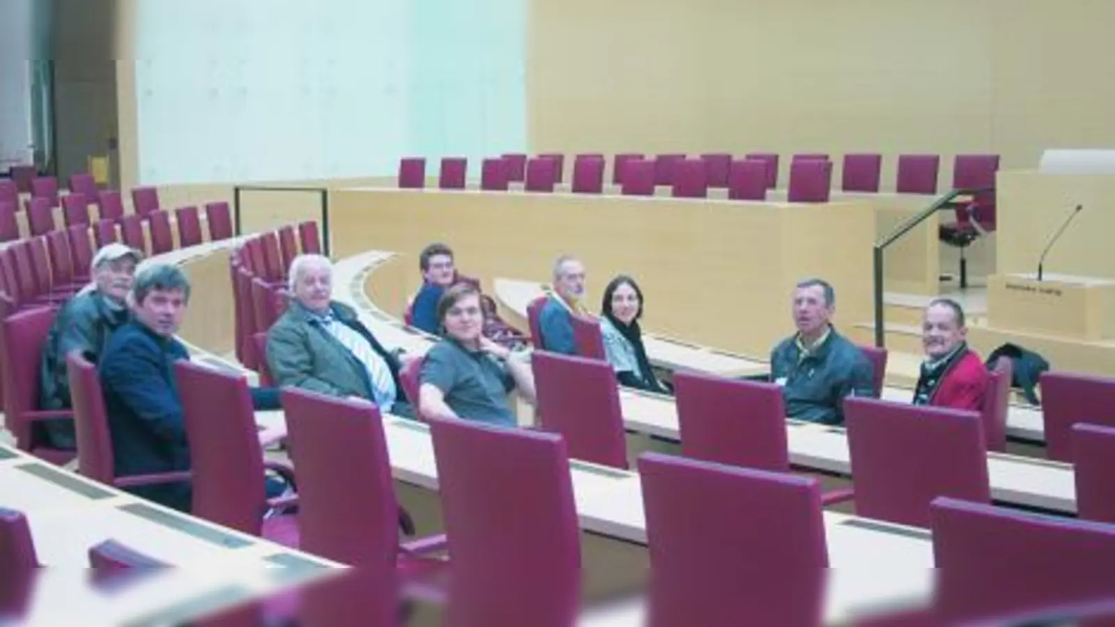 Mitarbeiter und Bewohner des IB-Wohnheim Allach besuchten den Bayerischen Landtag. (Foto: pi)