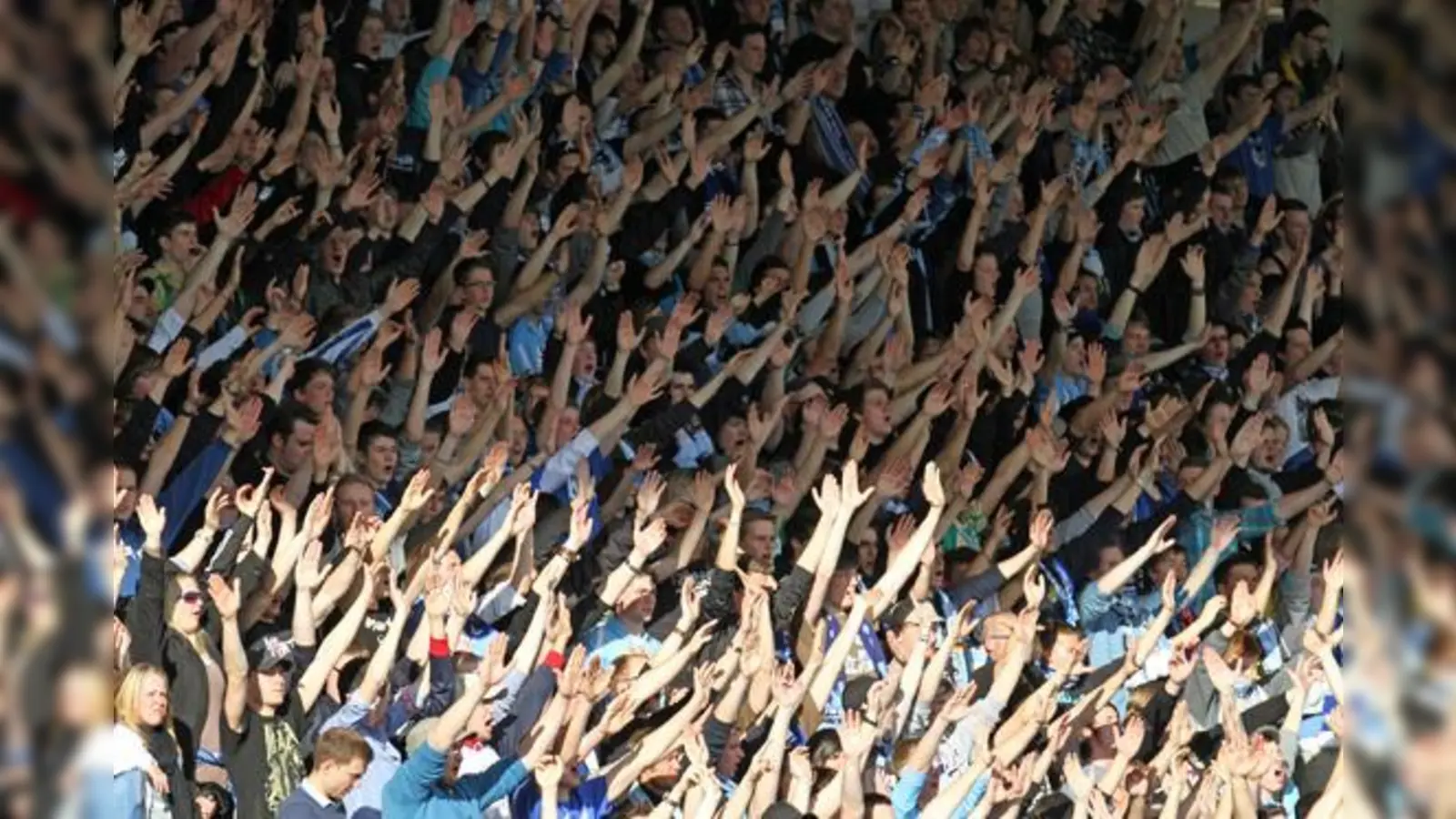 Wollen wieder für Gänsehautstimmung sorgen: die Fans des TSV.  (Foto: A. Wild)