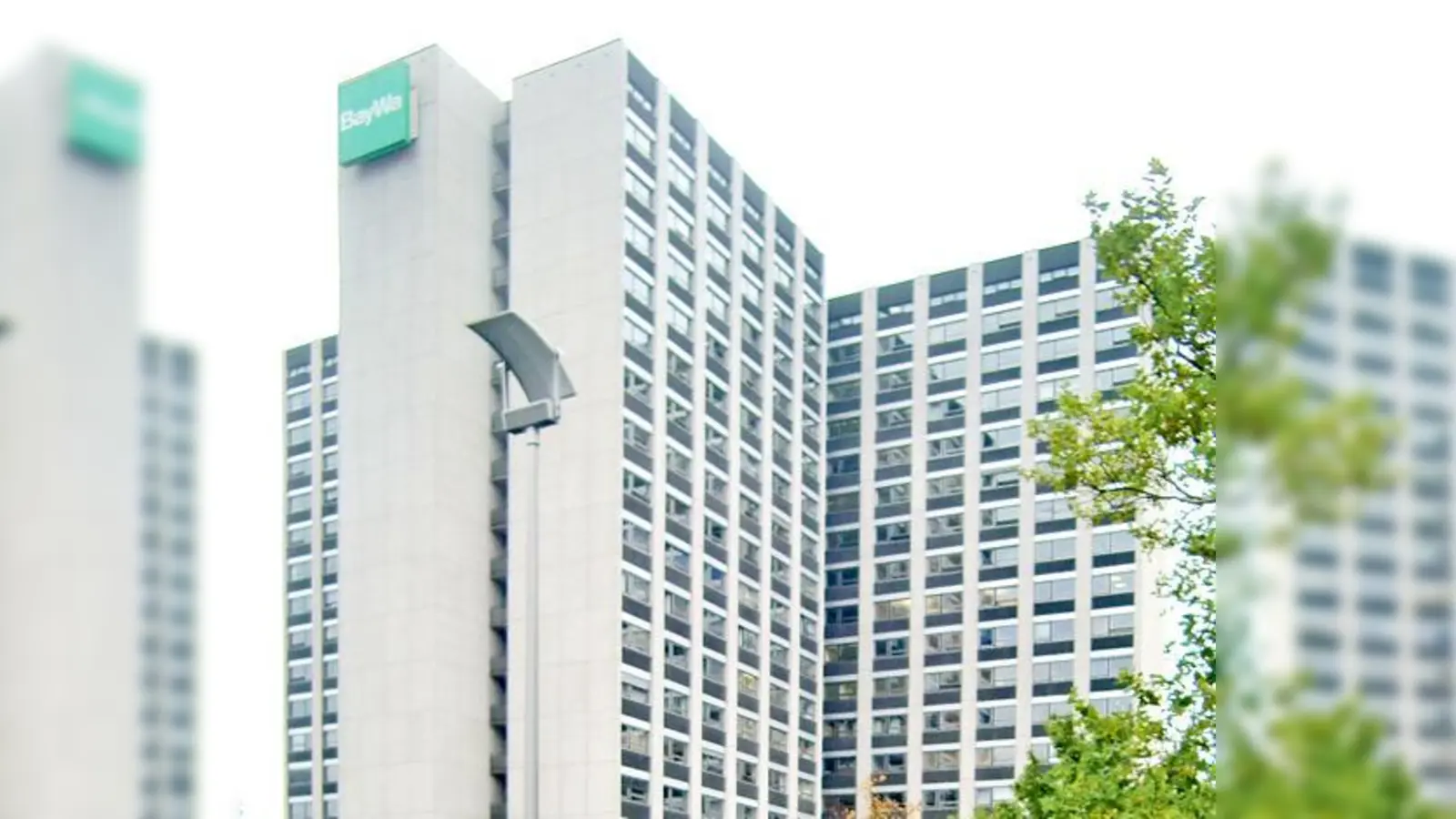 Der BayWa-Turm an der Arabellastraße soll bis zu elf Meter in die Höhe wachsen  BA ist dagegen. 	 (Foto: hgb)