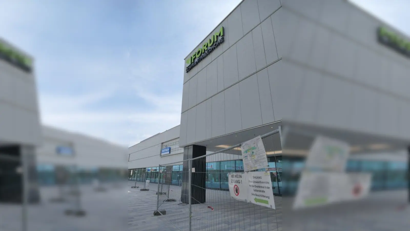 Nachdem die geplante Eröffnung im März wegen technischer Mängel geplatzt ist, soll das Einkaufszentrum Forum Schwanthalerhöhe nun am 6. Juni aufsperren. „Wir hoffen alle, dass wir hier keinen zweiten Berliner Flughafen bekommen”, merkte BA-Vorsitzende Sibylle Stöhr bei der Bürgerversammlung an. (Foto: ds)