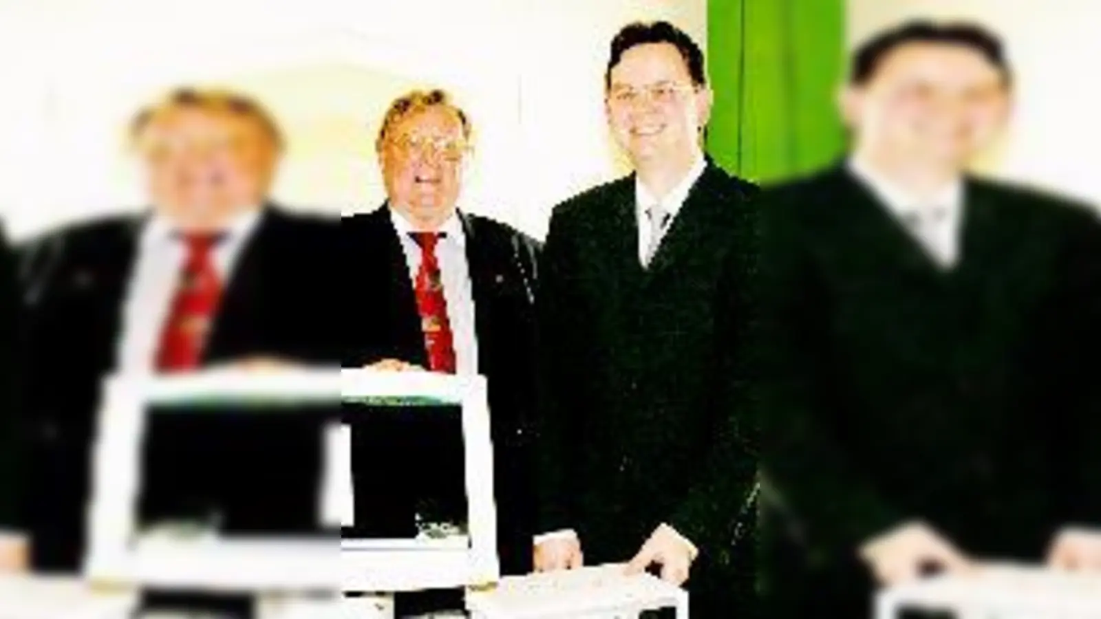 Stolz auf das bisher deutschlandweit erste und moderne Diagnosegerät: Chefarzt Prof. Dr. Wolfgang Schepp, Georg Prinz vom Förderverein und PD Oberarzt Dr. Thomas Schmidt.	 (Foto: Klaus Krischok/KMB)