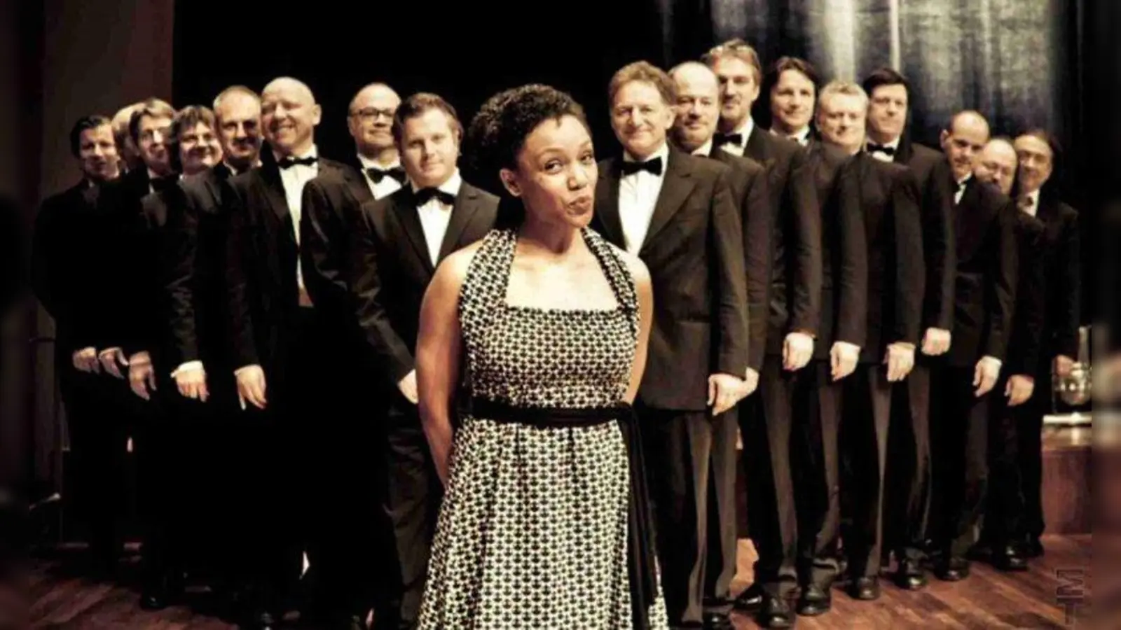 Fola Dada und die SWR-Big-Band. (Foto: GP)