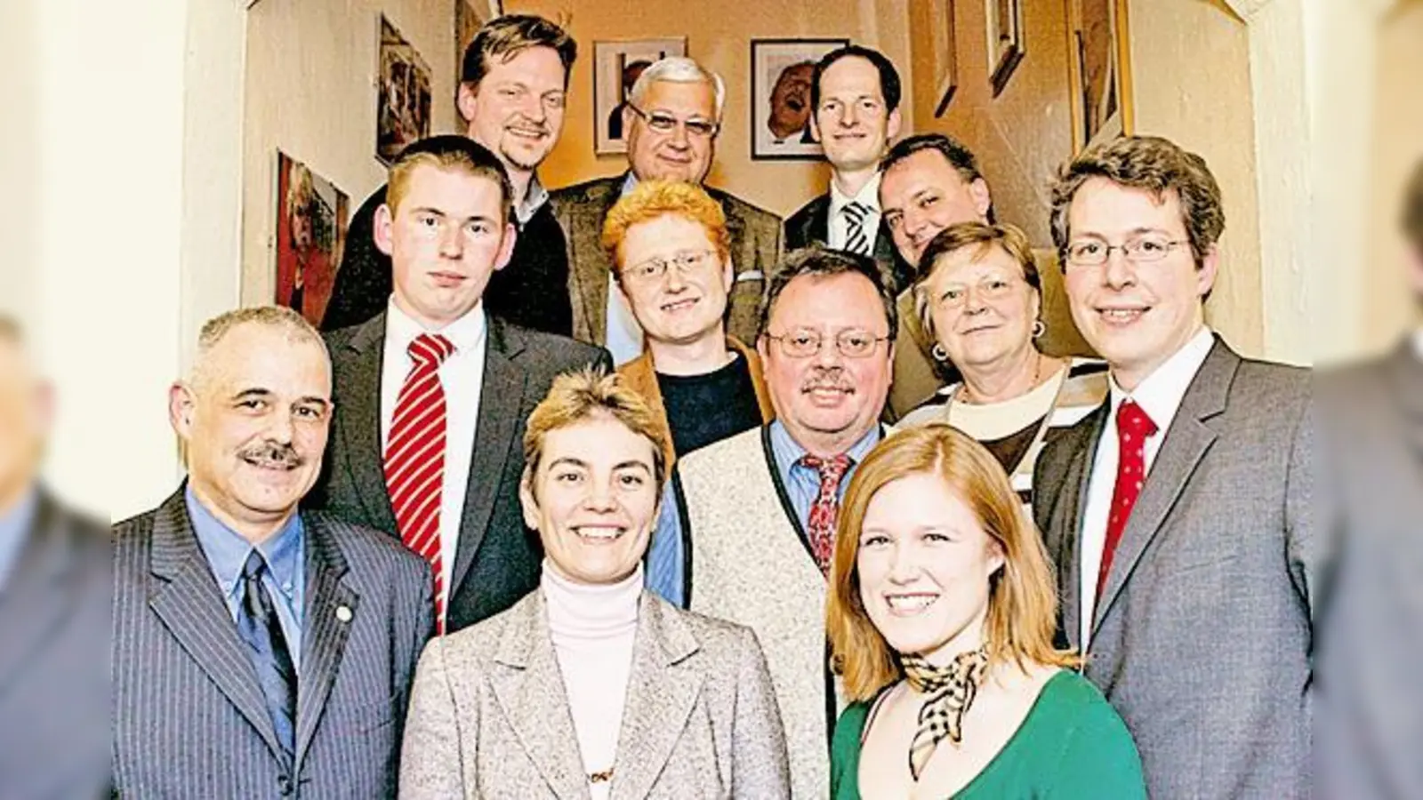 1. Reihe, v. li.: Werner Ruf, Iris Wassill, Sophie Ballauf, Markus Blume; 2. Reihe: Thomas Kauer, Michael Pöhlmann, Reinhard Galle, Xenia Fierle; 3. Reihe: Dietmar Moormann, Wolfgang Thalmeir, Simon Garbarsky, Bernhard Edlhuber.  (Foto: Janet Blume)