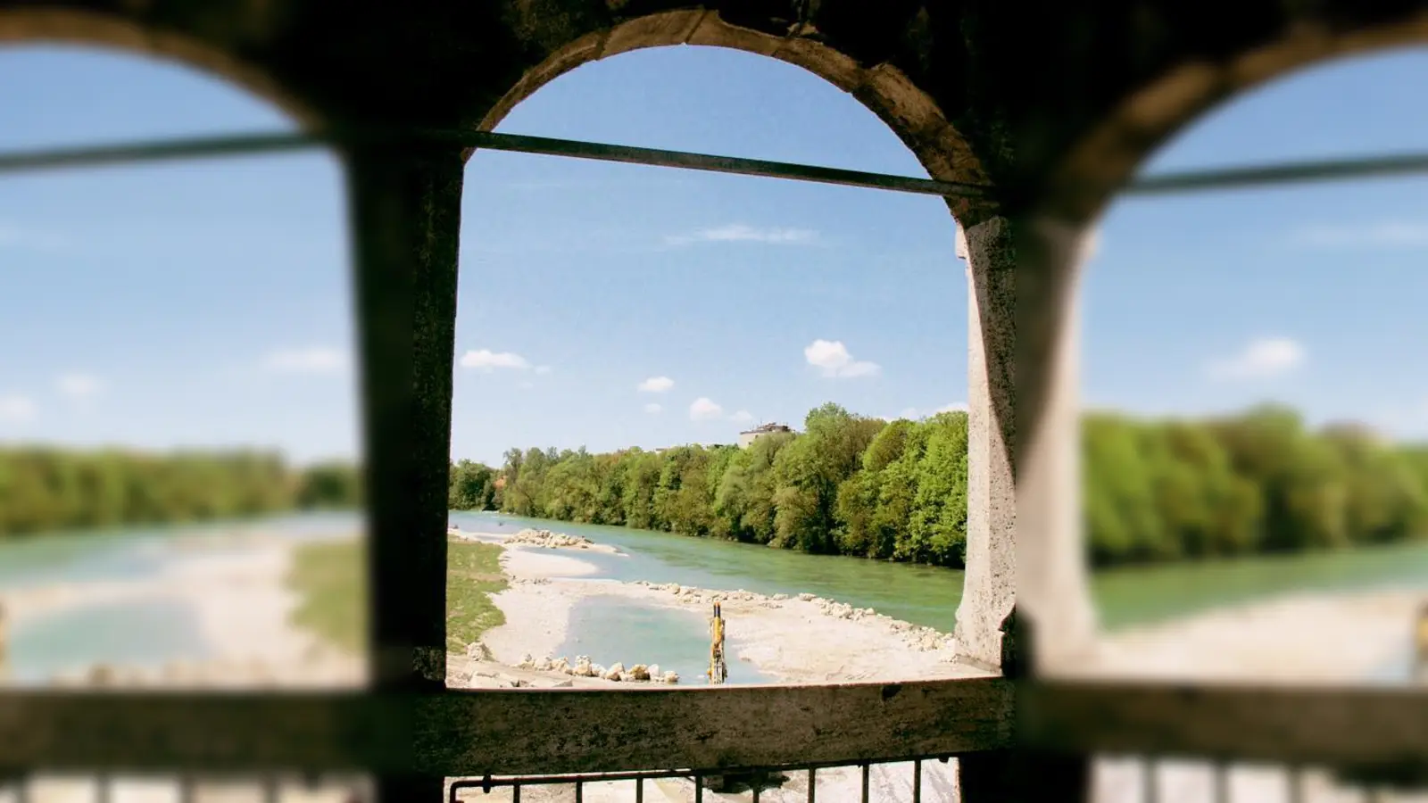 Wildfluss mitten in der Großstadt: Blicke auf die Isar.  	 (Foto: VA)