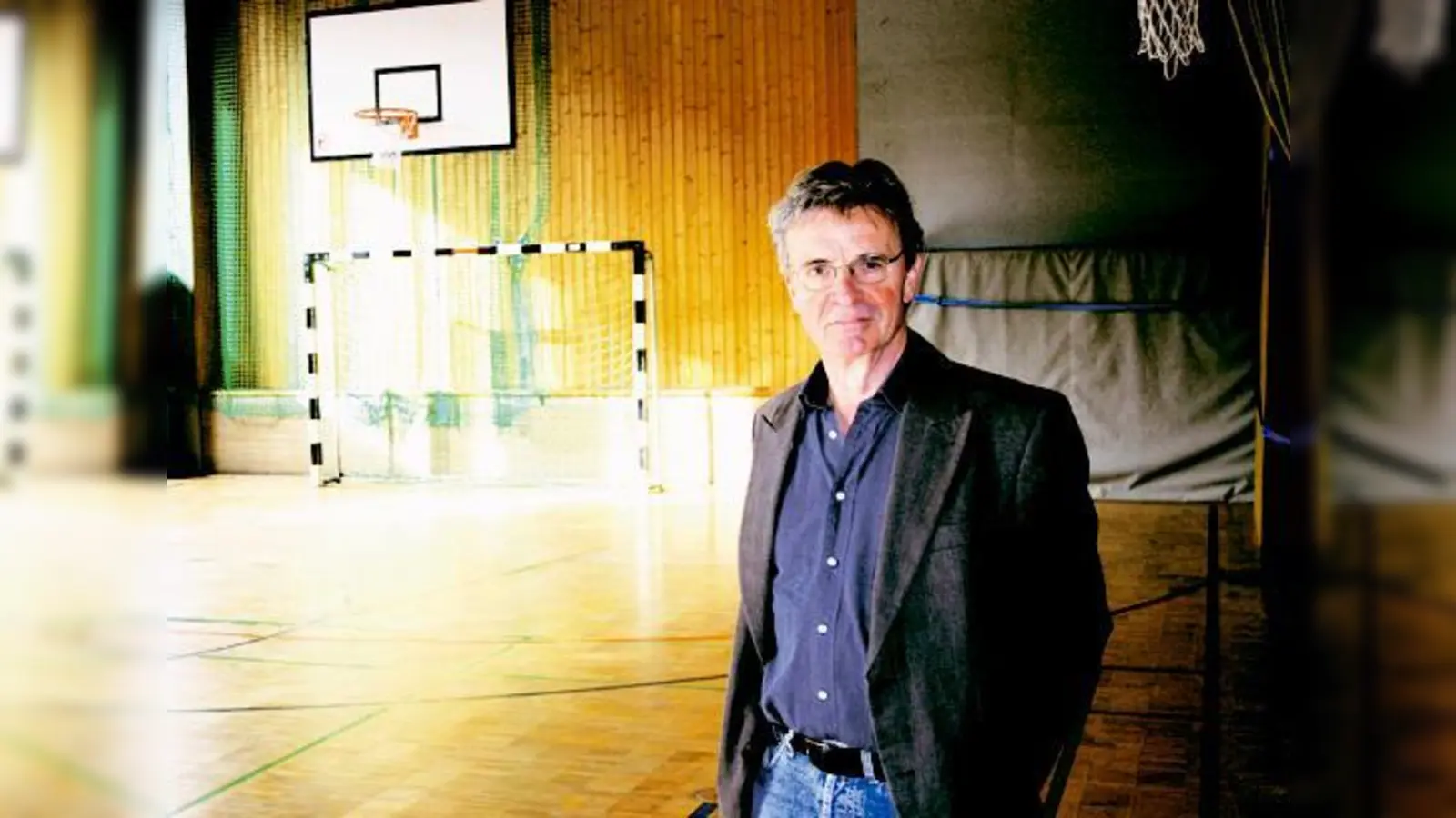 Die Turnhalle der Erich-Kästner-Realschule wird voraussichtlich 2011 saniert. Rektor Matthias Böttcher hätte sich für seine Schüler den Bau einer neuen Sportstätte gewünscht.  	 (Foto: ko)