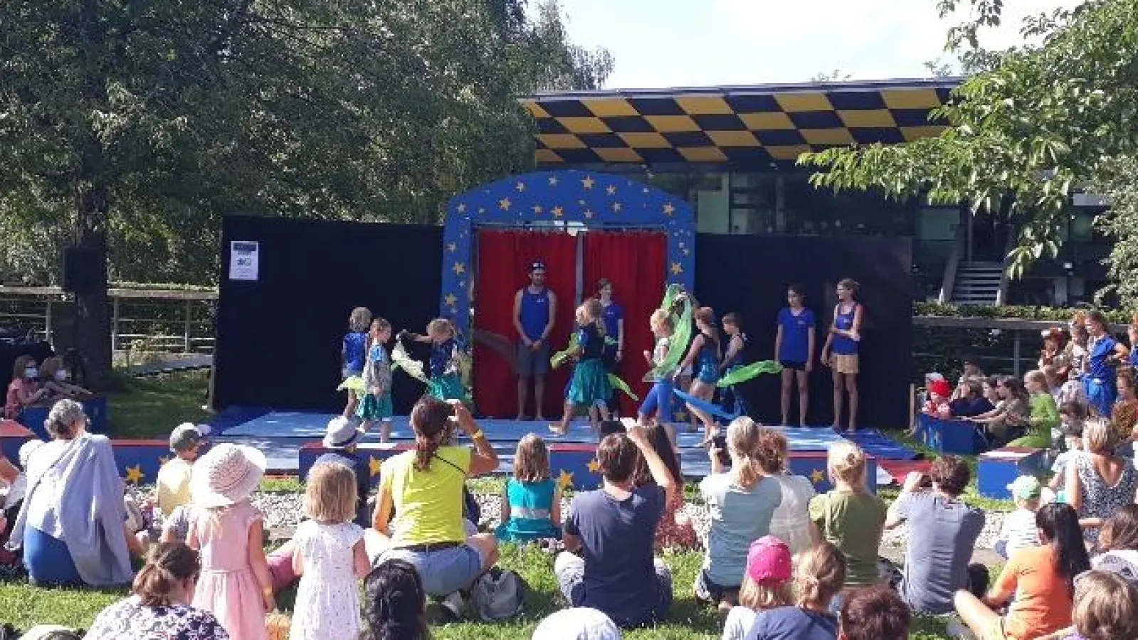 Zur Einstimmung auf die Ferien steigt am 31. Juli am und um das Quax wieder das große „KiKu live-Sommerspielefest” für Kinder und Familien. (Foto: Echo e.V.)