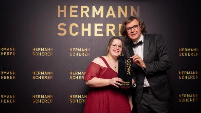 Die Unterhachingerin Christina Preitauer mit Hermann Scherer bei der Award-Verleihung. (Foto: Justin Bockey)