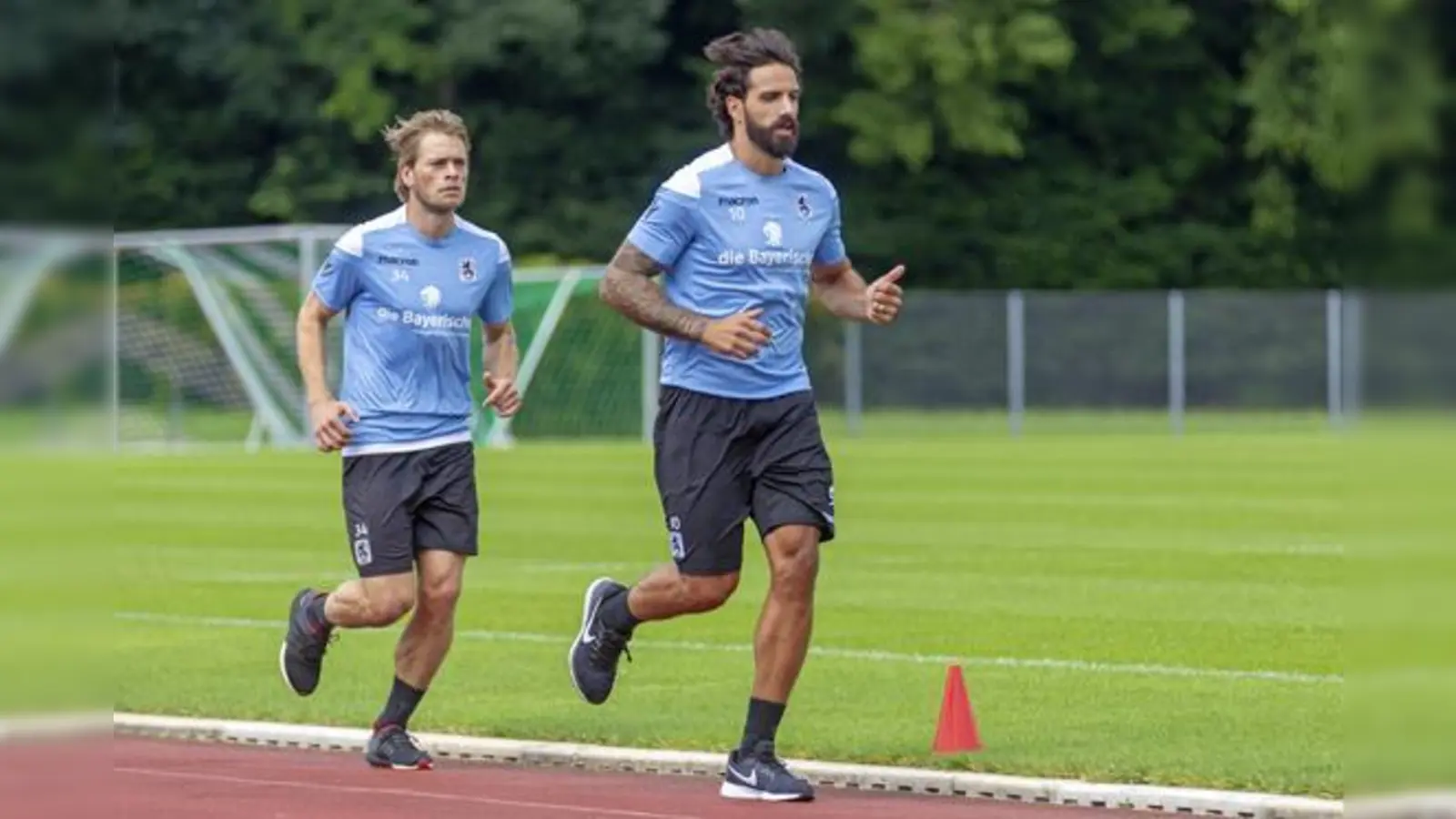 Neu im Trikot der Giesinger: Kristian Böhnlein(links) und Adriano Grimaldi.  (Foto: Anne Wild)