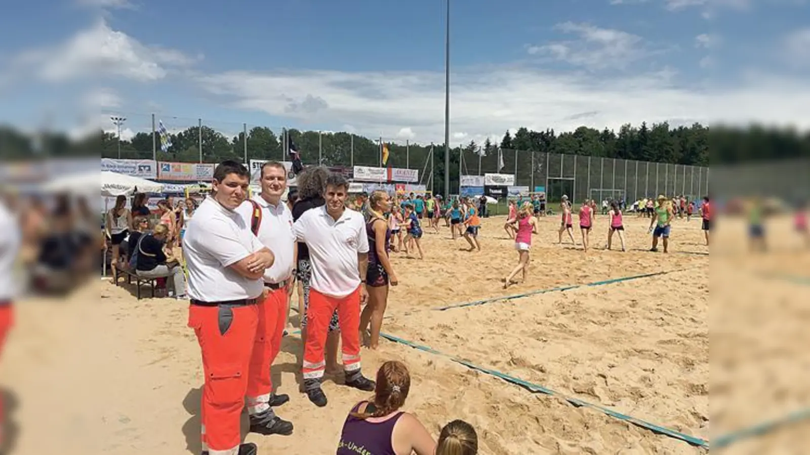 Einsatzbereit: Sanitäter Rolf Peitzker, Hanno Langer und Konstantinos Vorilas (v.l.).	 (Foto: BRK)