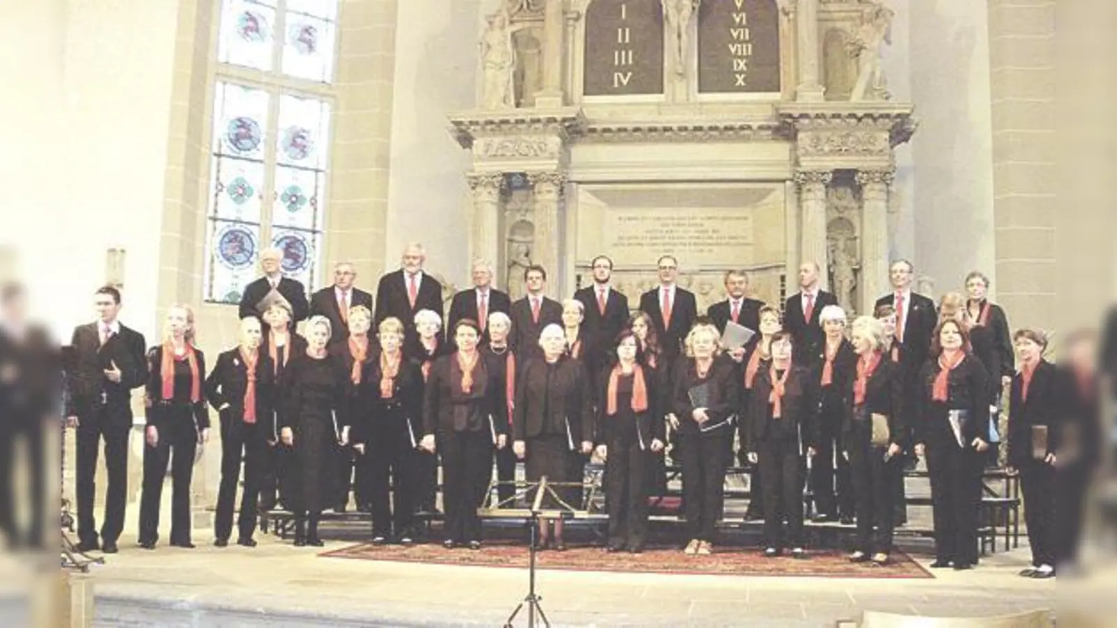 Der Klassik Chor München unter der Leitung von Christian Meister wird in seiner Stimmkraft von Johanna Soller an der Orgel begleitet.	 (Foto: KCM)