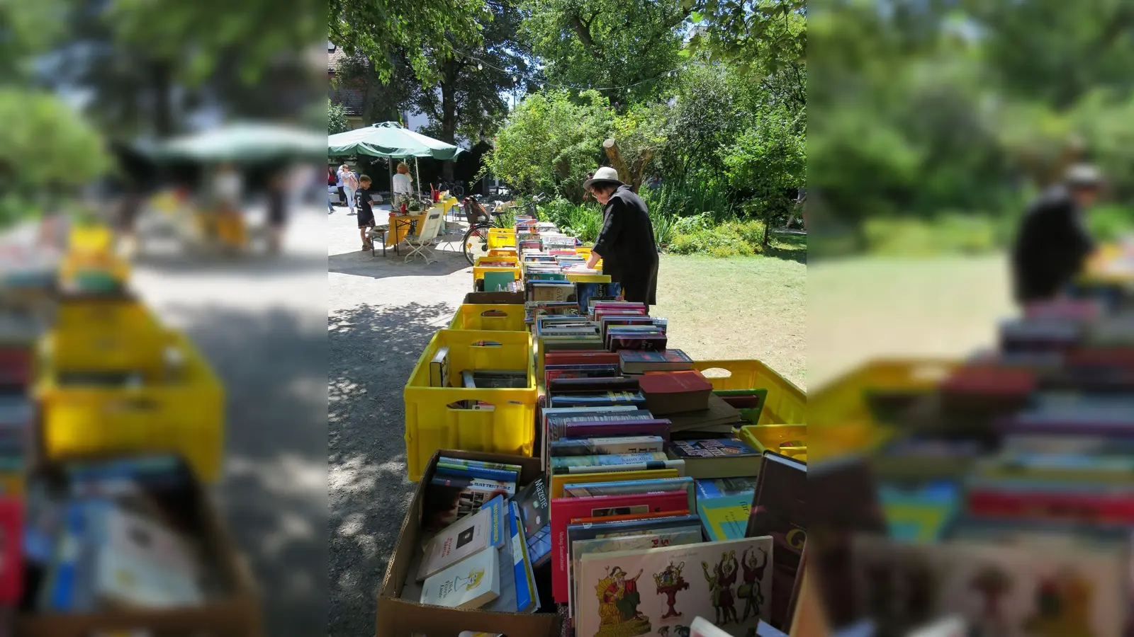 Der beliebte Benefizflohmarkt findet bei jedem Wetter statt. Sein Erlös kommt der Sozialarbeit zugute.  (Foto: Veranstalter)