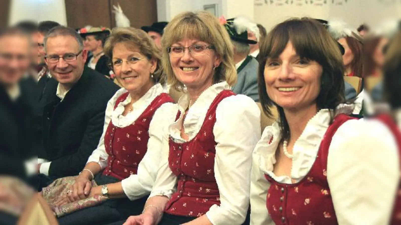Das Perlacher Ziachduo, Rudi Prölf und Elisabeth  Harris, die auch Mitglied beim Perlacher Dreigesang ist (von links nach rechts).	 (Foto: Karl Hirt)