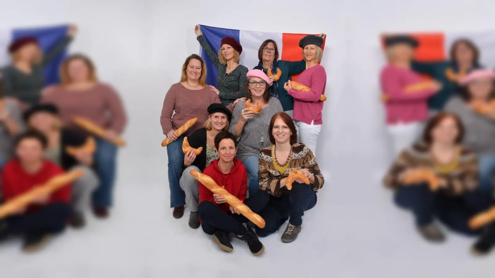 Das Team der vhs Germering hat sich schon einmal auf das Motto für Frühjahr- und Sommer eingehend vorbereitet: Hier steht Frankreich im Mittelpunkt. (Foto: vhs Germering)