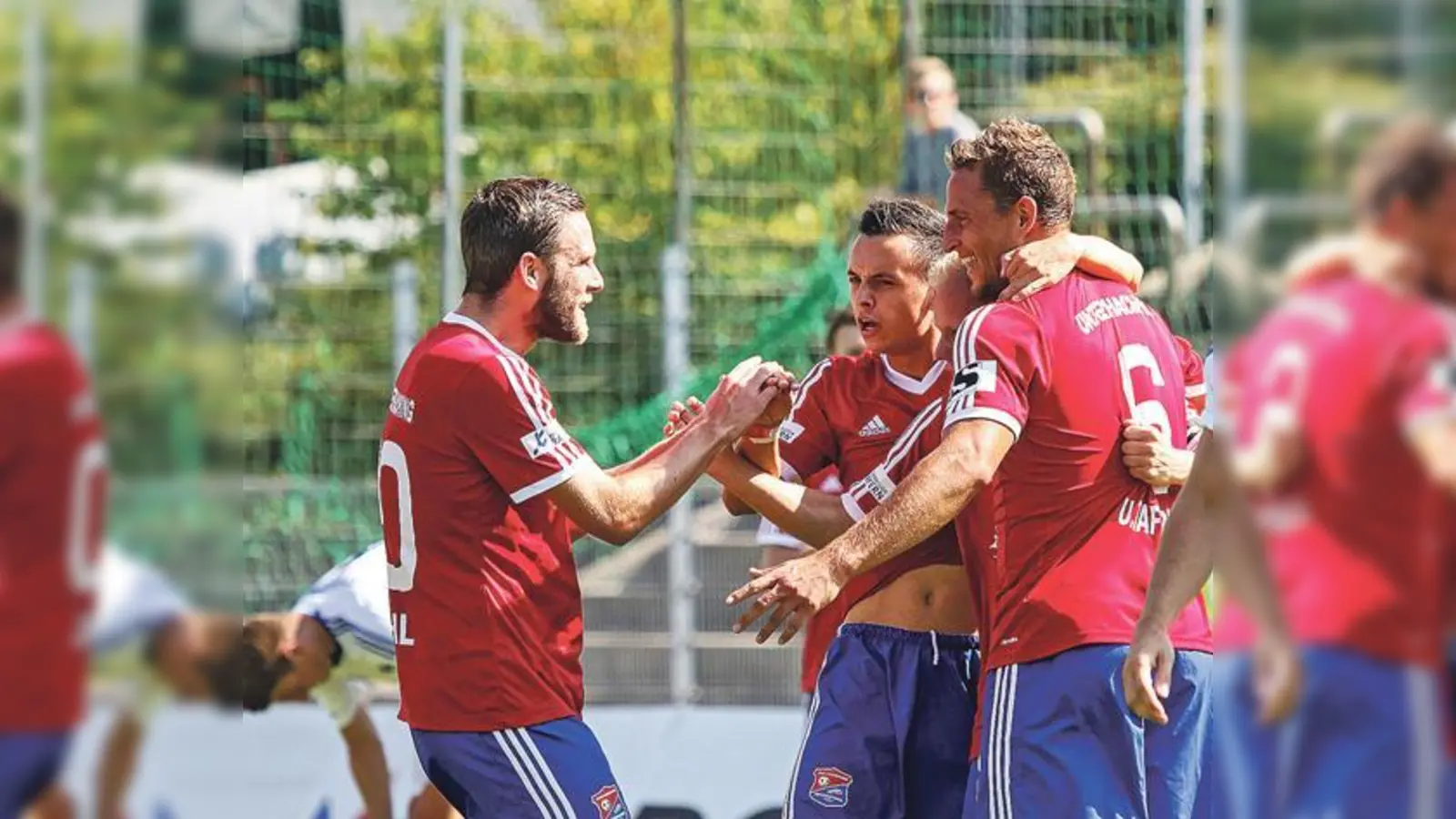 Die Unterhachinger Spieler kommen aus dem Jubeln gar nicht mehr heraus: Auch in Fürth gab es einen ungefährdeten 3:0-Sieg.	 (Foto: Christian Riedel)