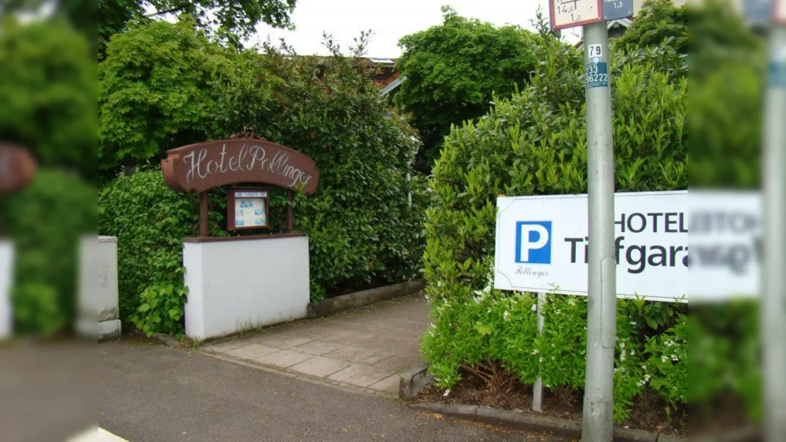 Eine provisorische Herberge haben die Flüchtlinge im Hotel Pollinger gefunden. (Foto: pst)