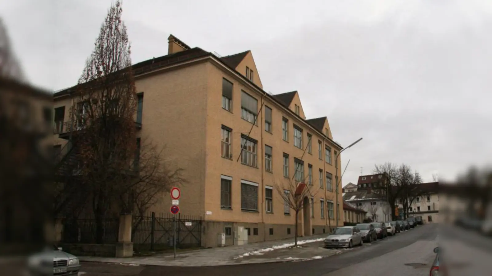 Ein neuer Standort für die Staatliche Wirtschaftsschule ist gefunden, nur der Umzugstermin steht noch nicht fest. Danach kann die Umgestaltung des Marienplatzes starten. (Foto: US)