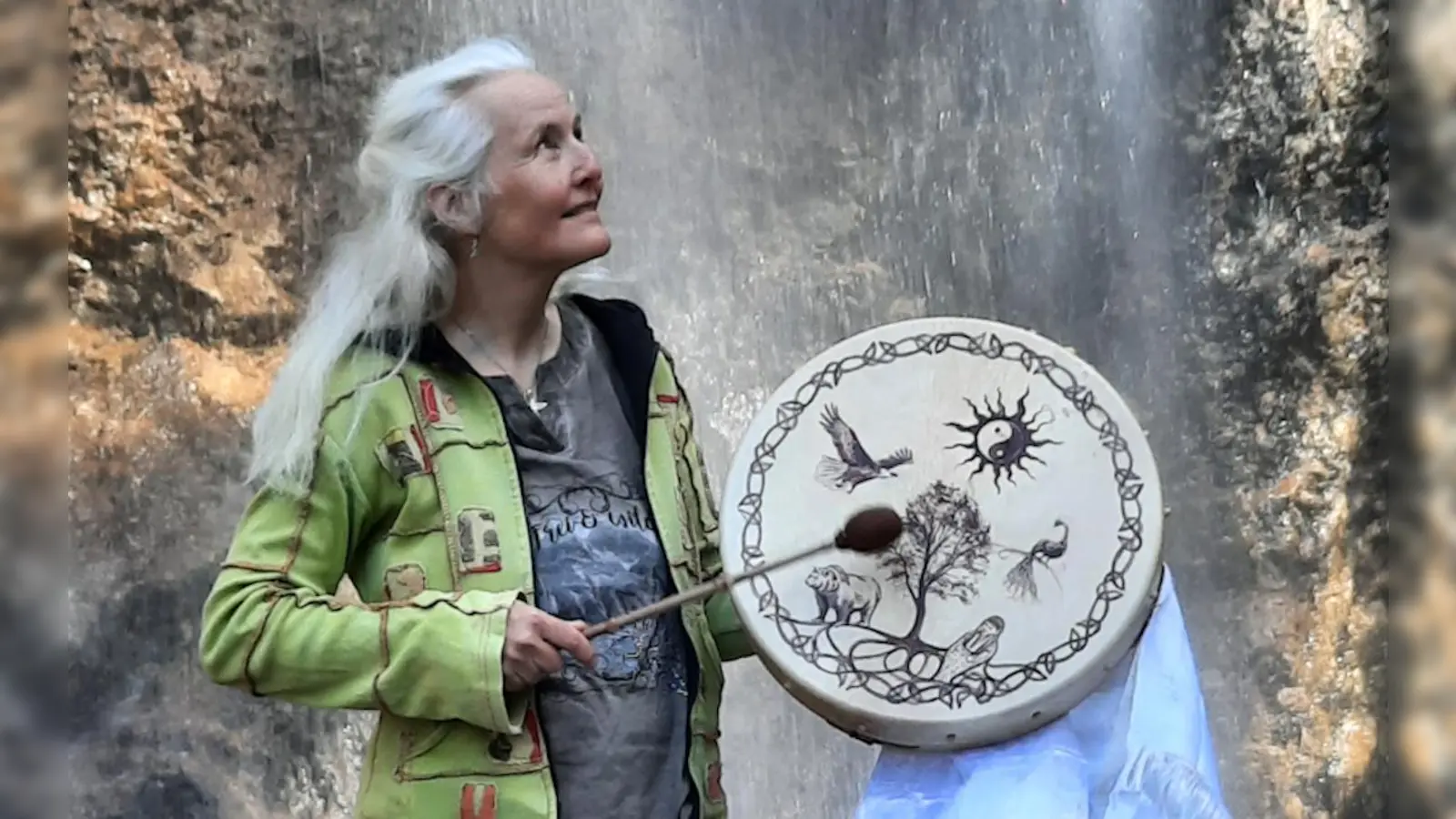 Sabine Koschier ist nicht nur Künstlerin, sondern auch ausgebildete Schamanin. (Foto: Sabine Koschier)