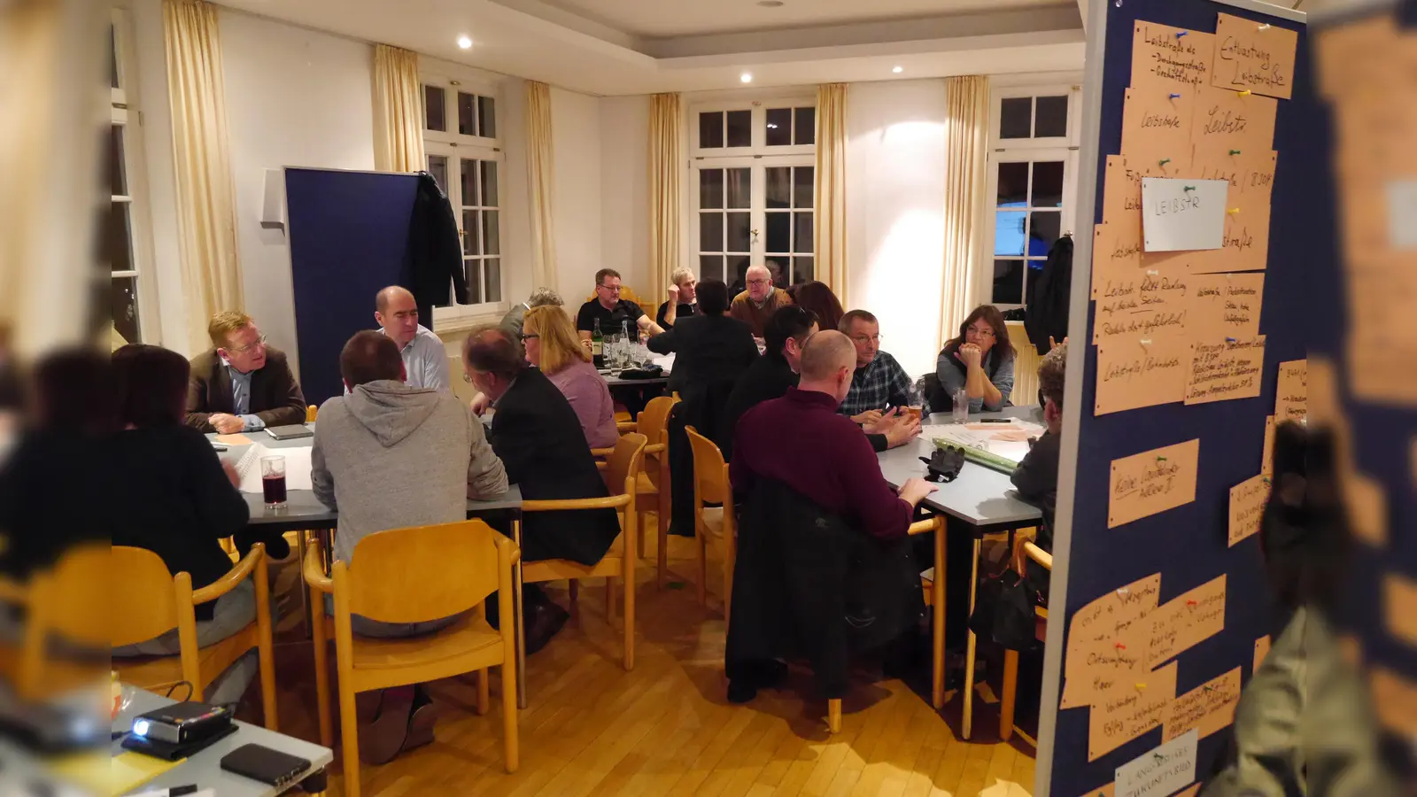 Die gemeinsame Arbeit in Themengruppen bildete den Schwerpunkt des Workshops. (Foto: CSU Haar)