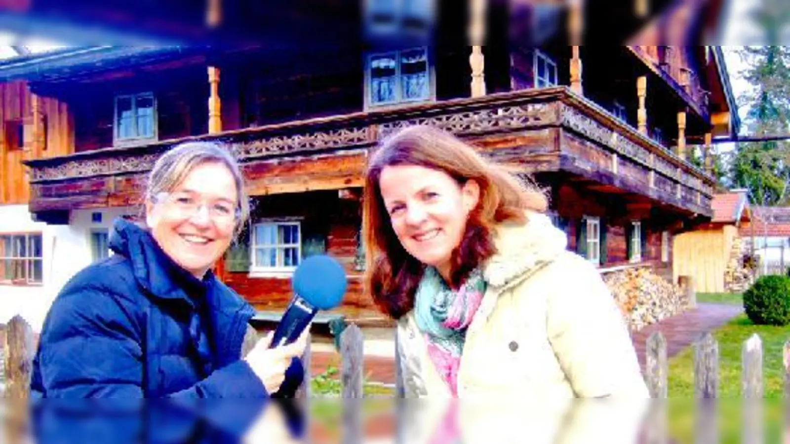 Das Wagnerhaus ist ein sicherer Kandidat für den Hörpfad. Carmen Böhlke (l.) und Michaela&nbsp;Feulner-Kaboth freuen sich auf das Projekt.	 (Foto: Pietsch)