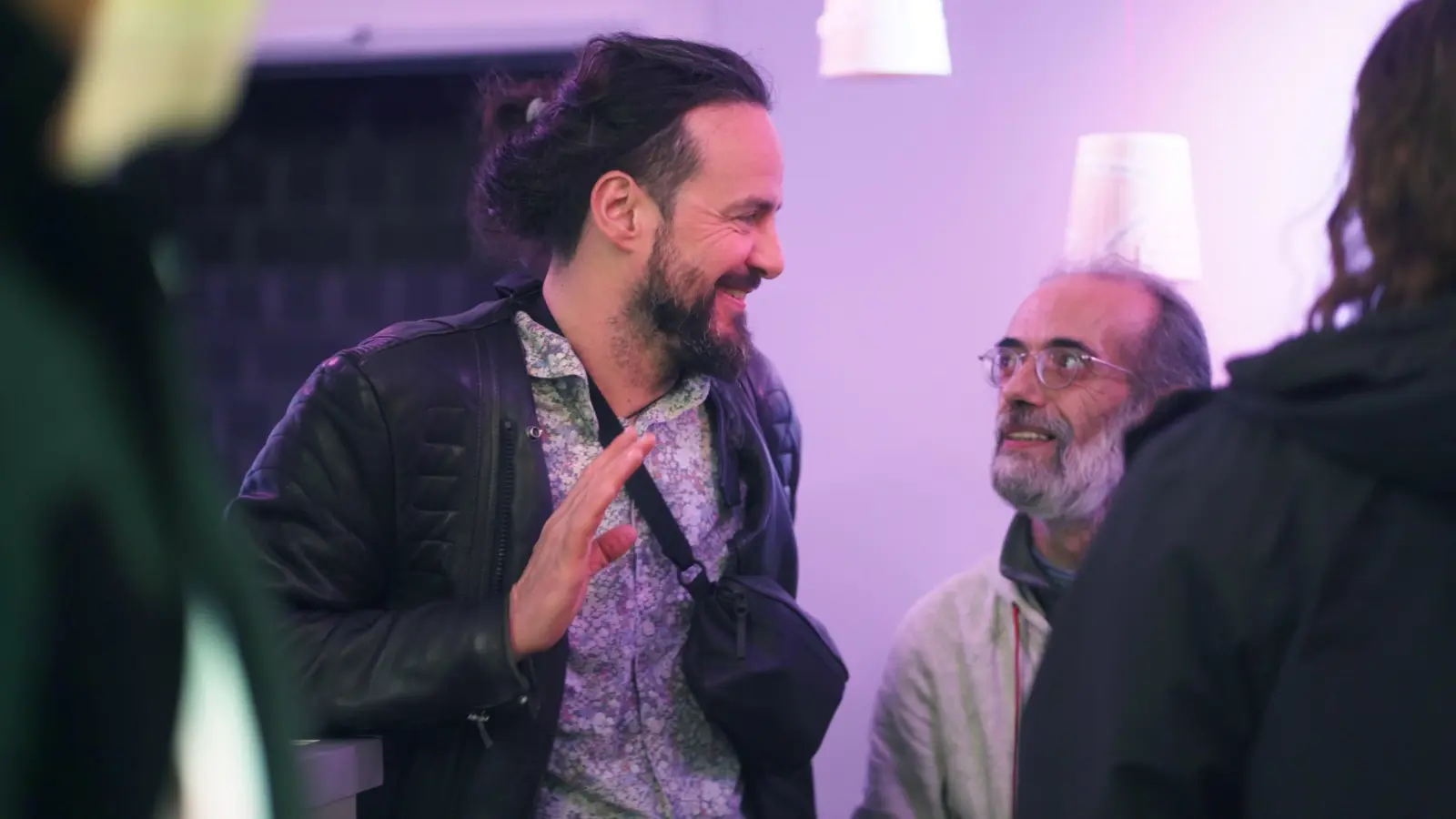 50 Jahre lang wagte der Künstler Mario Steigerwald (r.) nicht über die Erlebnisse zu spechen, die ihm in Uruguay bei einem Polizeiverhör widerfahren sind.  (Foto: © Rachel Fischer)