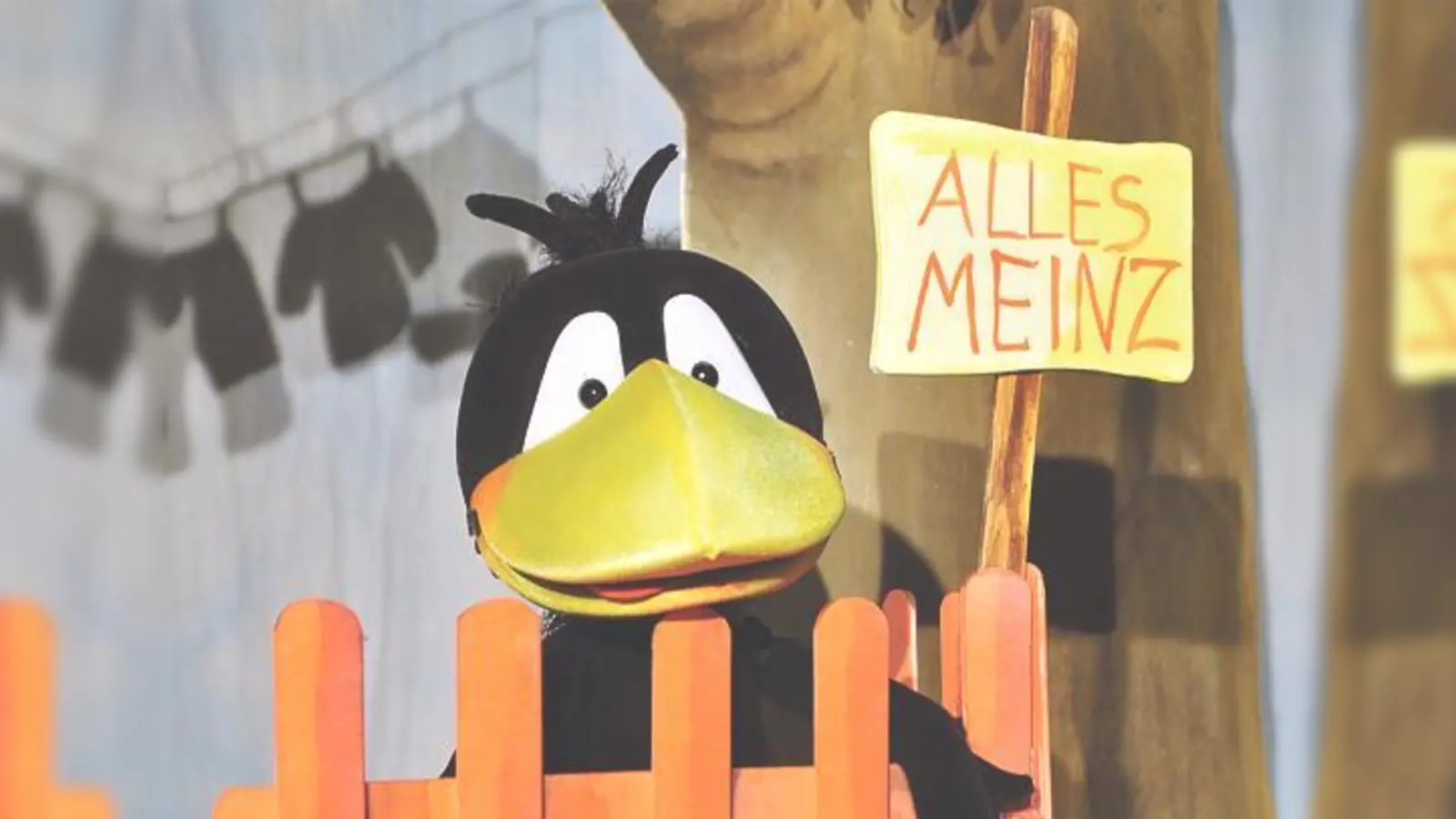 Frech und vorlaut: der Rabe Socke. 	 (Foto: VA)