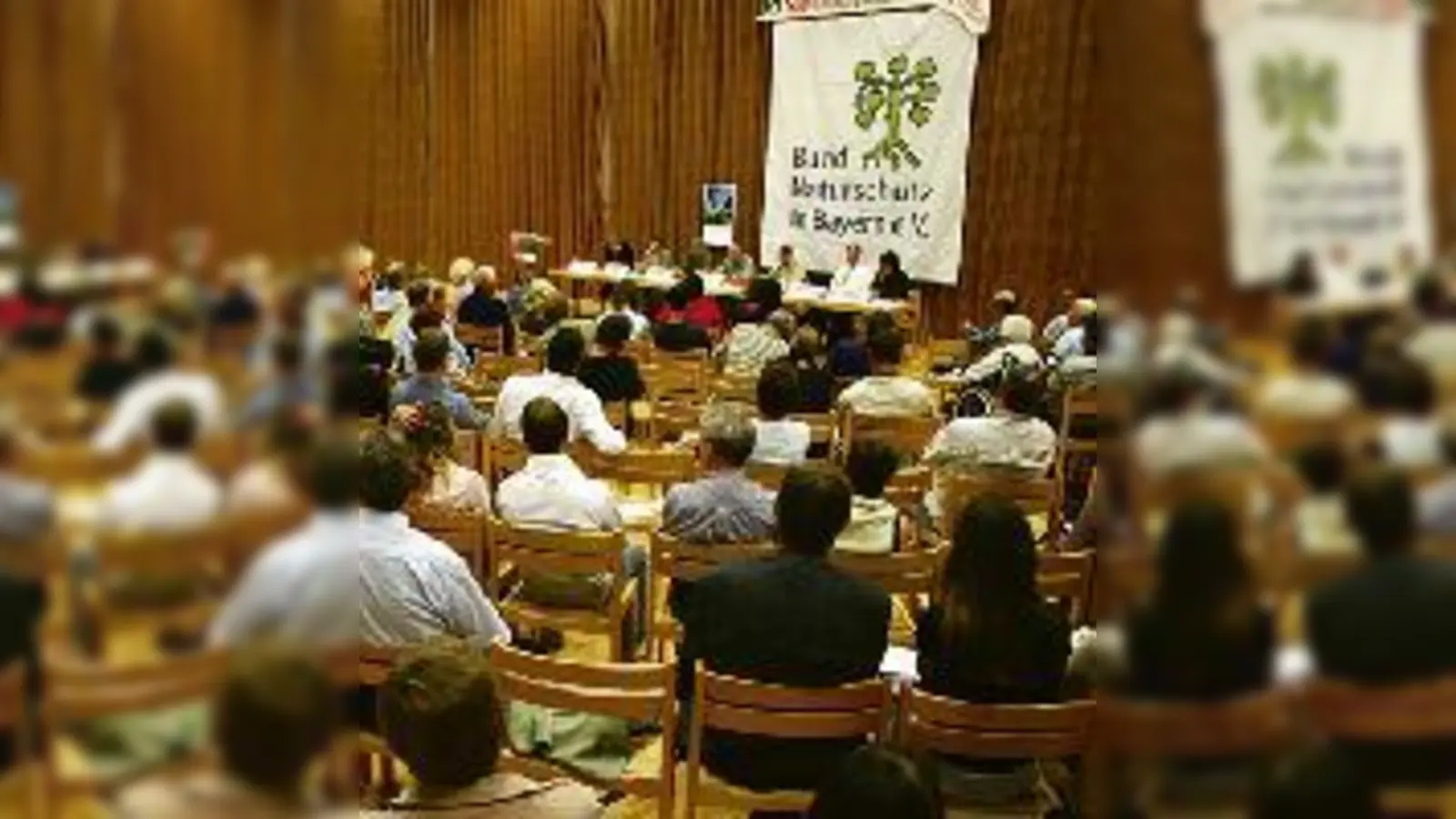 Reges Interesse fand die Podiumsdiskussion mit allen Bundestagskandidaten für den Münchner Norden. Festgefahrene Positionen und waghalsige Ausweichmanöver in Detailfragen trübten jedoch die Stimmung.  (Foto: gf)