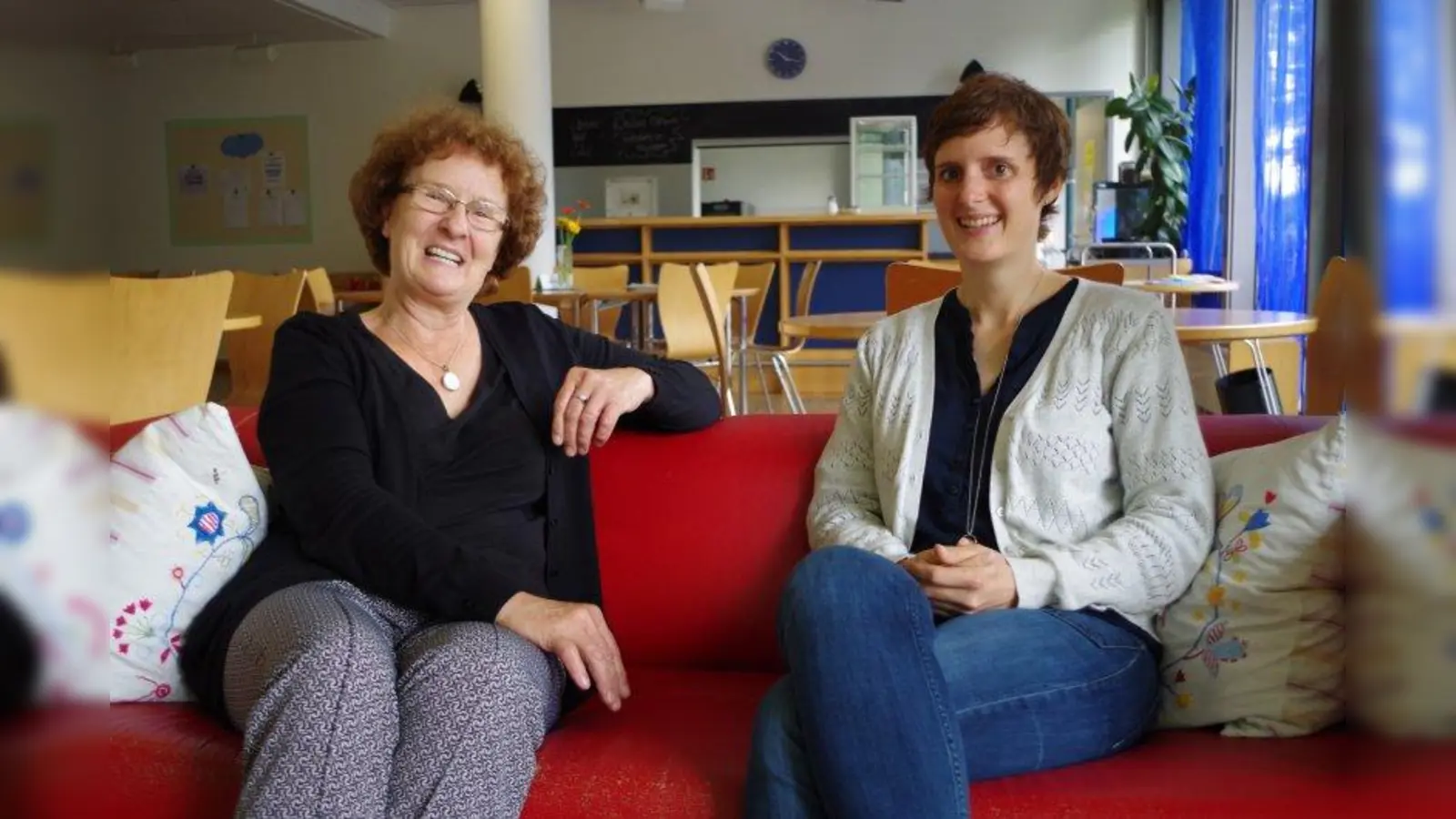 Willkommen bei Treffam! Im Bild: Einrichtungsleiterin Sandra Ebert (links) und Sozialpädagogin Ulrike Laskey freuen sich auf neugierige Familien, die Treffam kennenlernen möchten. (Foto: kö)