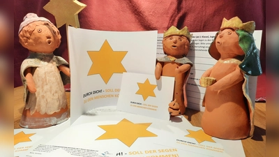 Kleine Tüten mit einem gebackenen Stern und einer Anmeldepostkarte wurden verteilt, um für die Sternsinger-Aktion zu werbebn. (Foto: Pfarreiengemeinschat Ammersee-Ost)