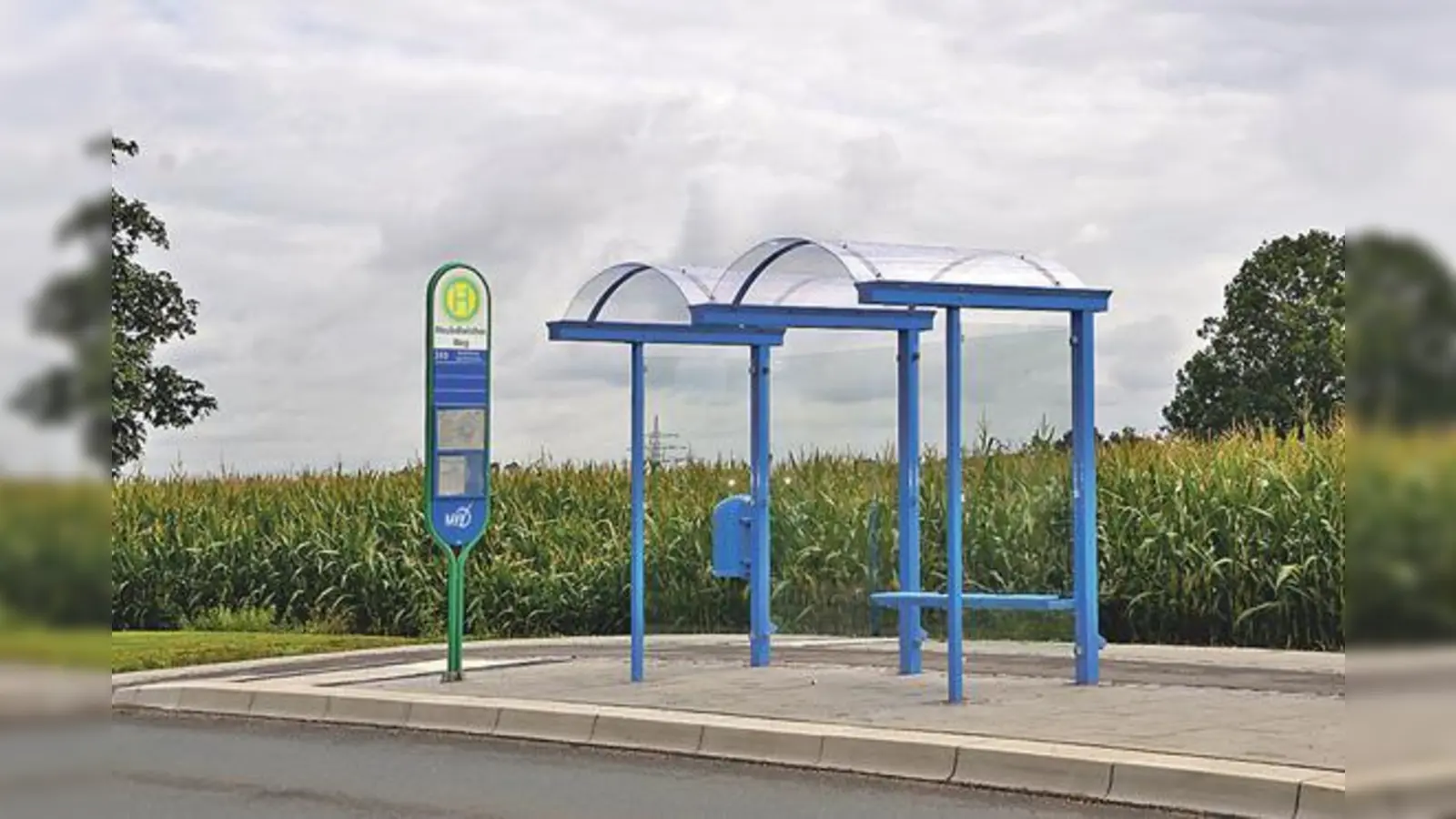 Neue barrierefreie Bushaltestelle in der Gramanstraße / Neukeferloher Weg.	 (Foto: Simon Stephan)