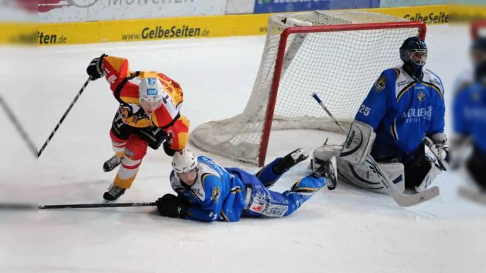 Der EHC am Boden? Gegen Kaufbeuren gab es noch einen beeindruckenden 6:2-Sieg, aber auswärts stottert der Motor der Münchner.	   (Foto: Heike Feiner)