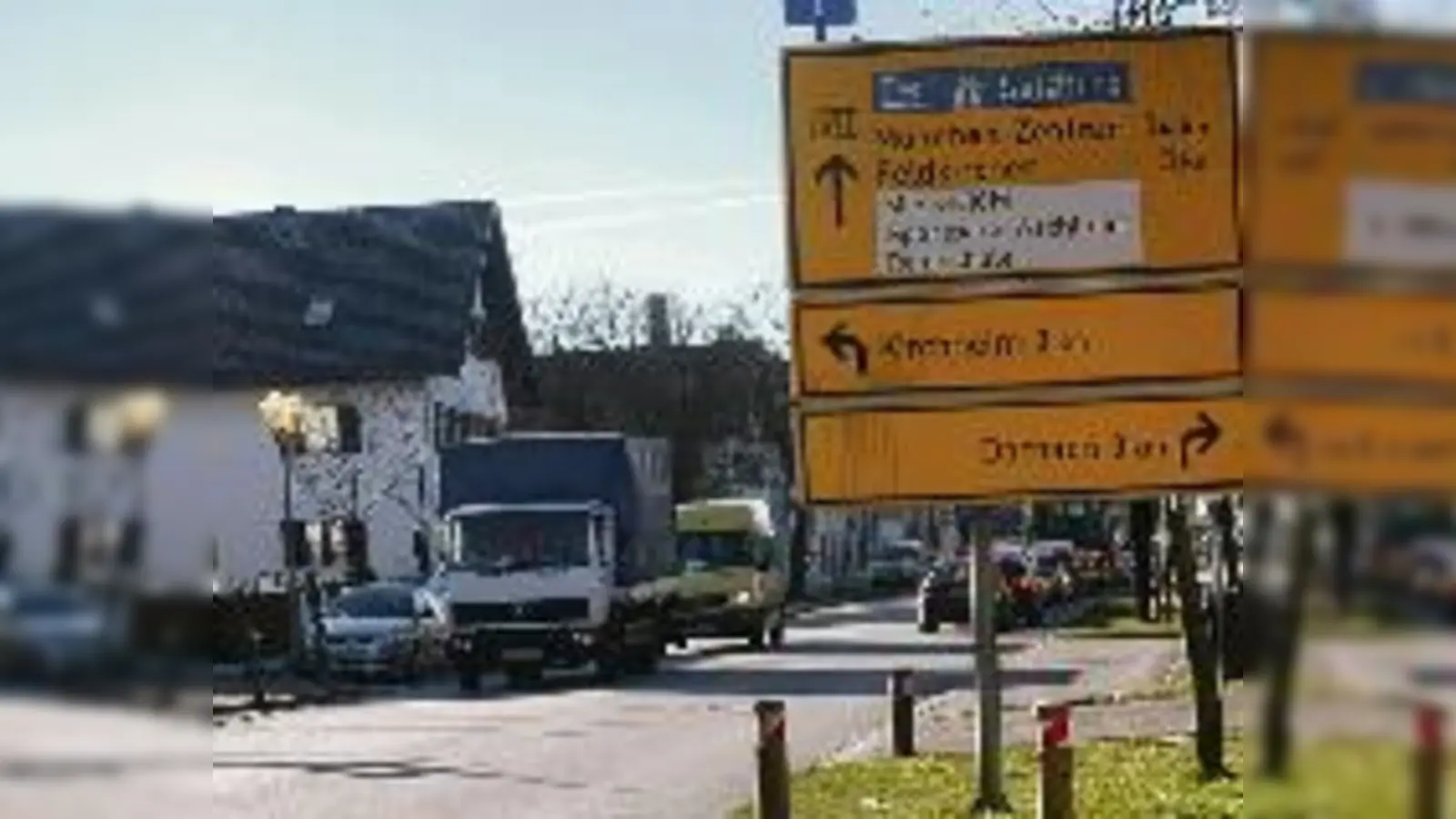 Trauriger Alltag in Aschheim: Fast im Sekundentakt rauscht der Schwerlastverkehr durch die Ortschaft auf der mautfreien Bundesstraße B 471.  (Foto: ba)