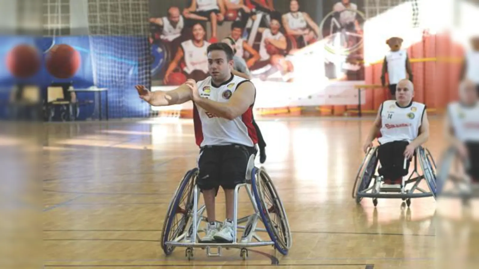 Sebastian Magenheim (li.) und Sebastian Sauer vom USC München wollen ihre Chance auf ein Ticket zu den Paralympischen Spielen in Rio nutzen.	 (Foto: Christine Linnig)