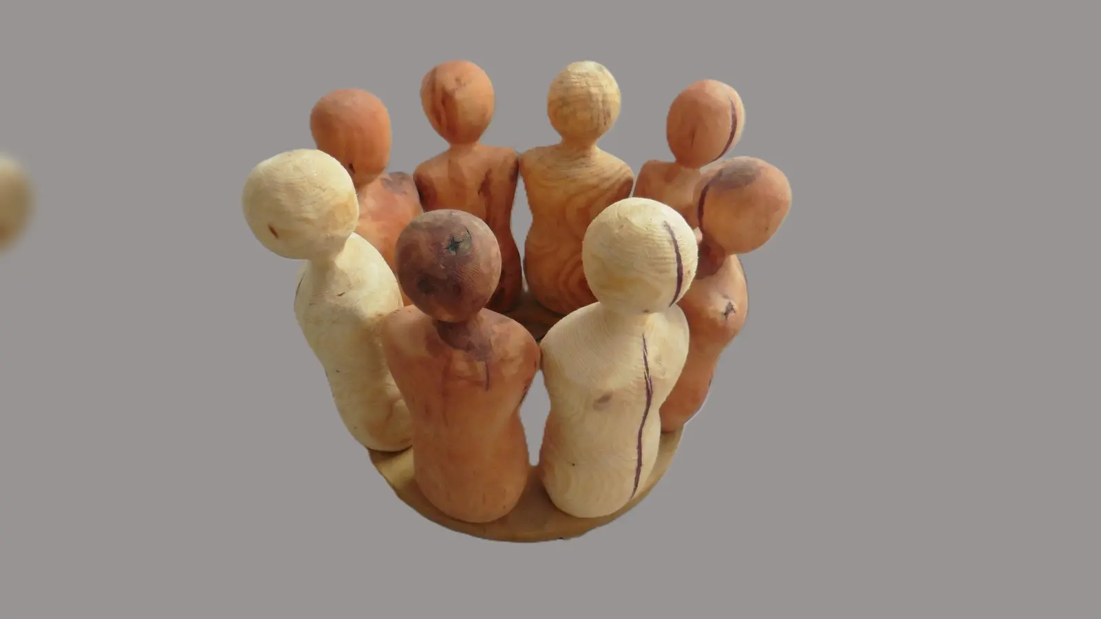 Anne Brender erstellt mit Stein, Holz und Papier Skulpturen. (Foto: A. Brender)