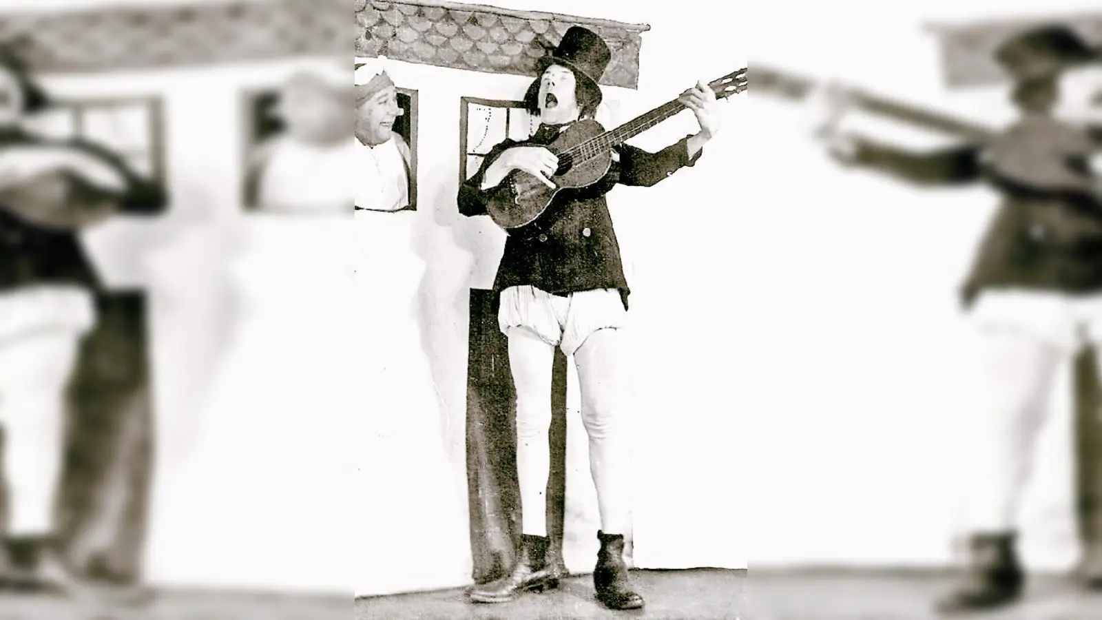 Karl Valentin als eine Art Turmsänger.	 (Foto: VA)