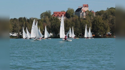 Der Segelclub Pilsensee trug vor Kurzem auf heimischem Gewässer die 41. Oktoberfestregatta aus. (Foto: Segelclub Pilsensee e.V.)