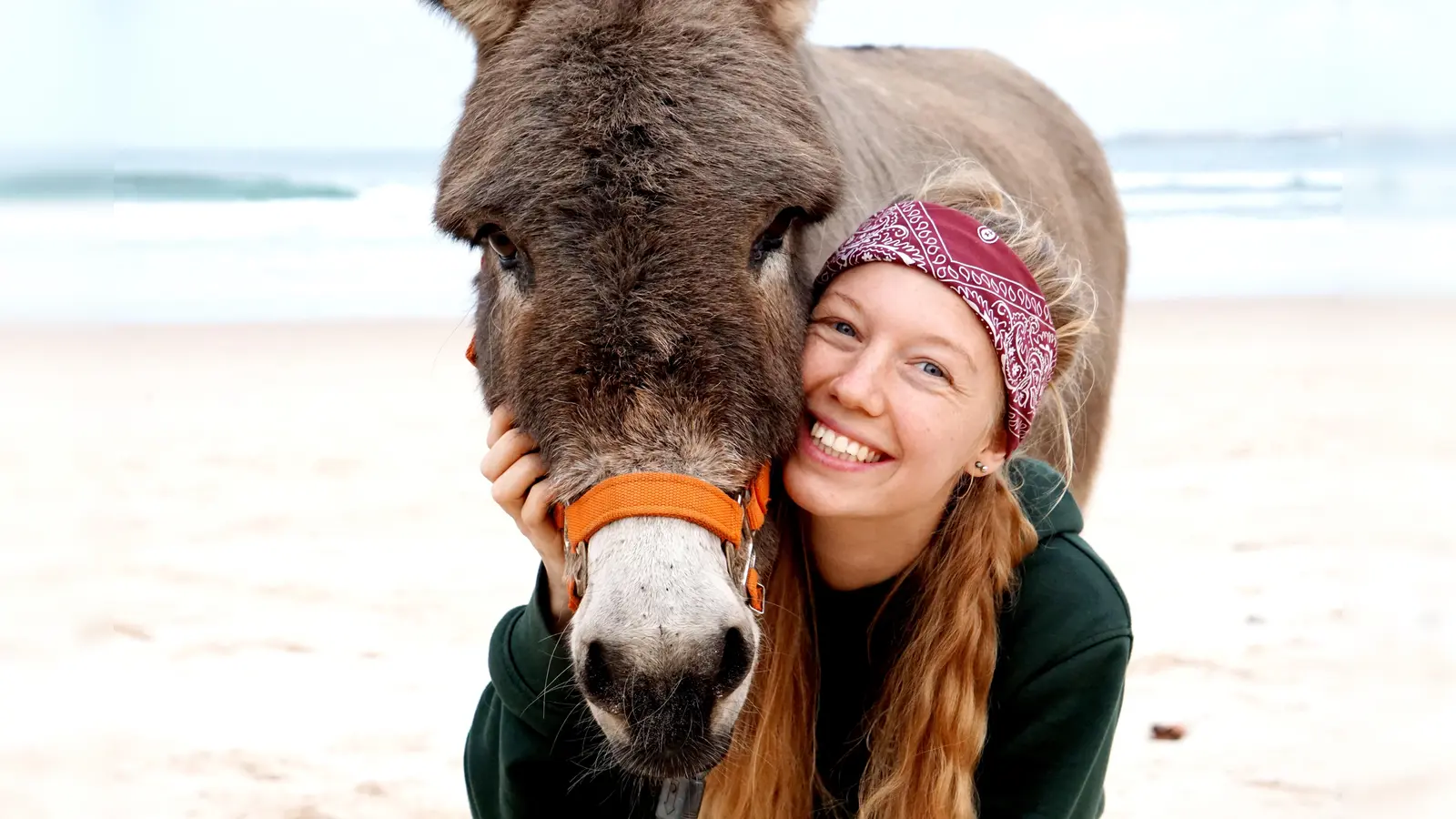 Lotta Lubkoll berichtet über ihre Alpenwanderung mit einem Esel in Neubiberg. (Foto: Stefan Schiele)