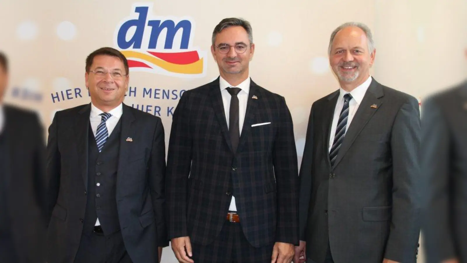 Präsentierten Zahlen, Fakten und Projekte bei der der dm-Jahrespressekonferenz in München (v.l.): Michael Winkler, Martin Dallmeier und Bernd Kornmayer. (Foto: bb)