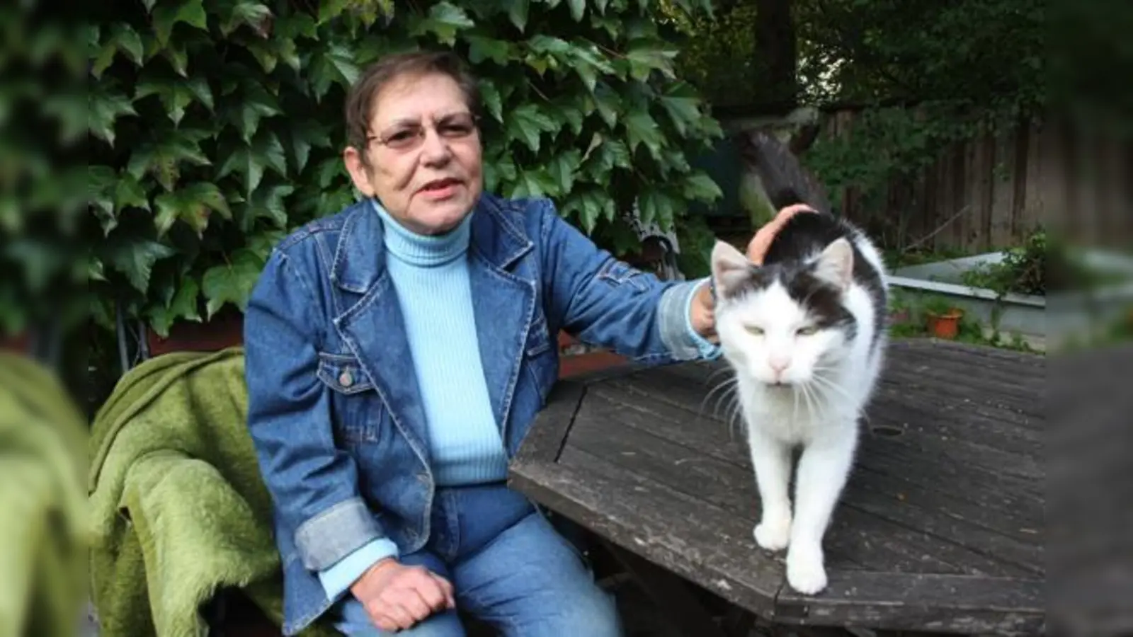 Seit 15 Jahren ist Heidemarie Bindl (Foto) ehrenamtlich für »Tiere in Not e.V.« tätig und für Katzenstations-Leiterin Helga Grüning unersätzlich.	 (Foto: Julia Stark)