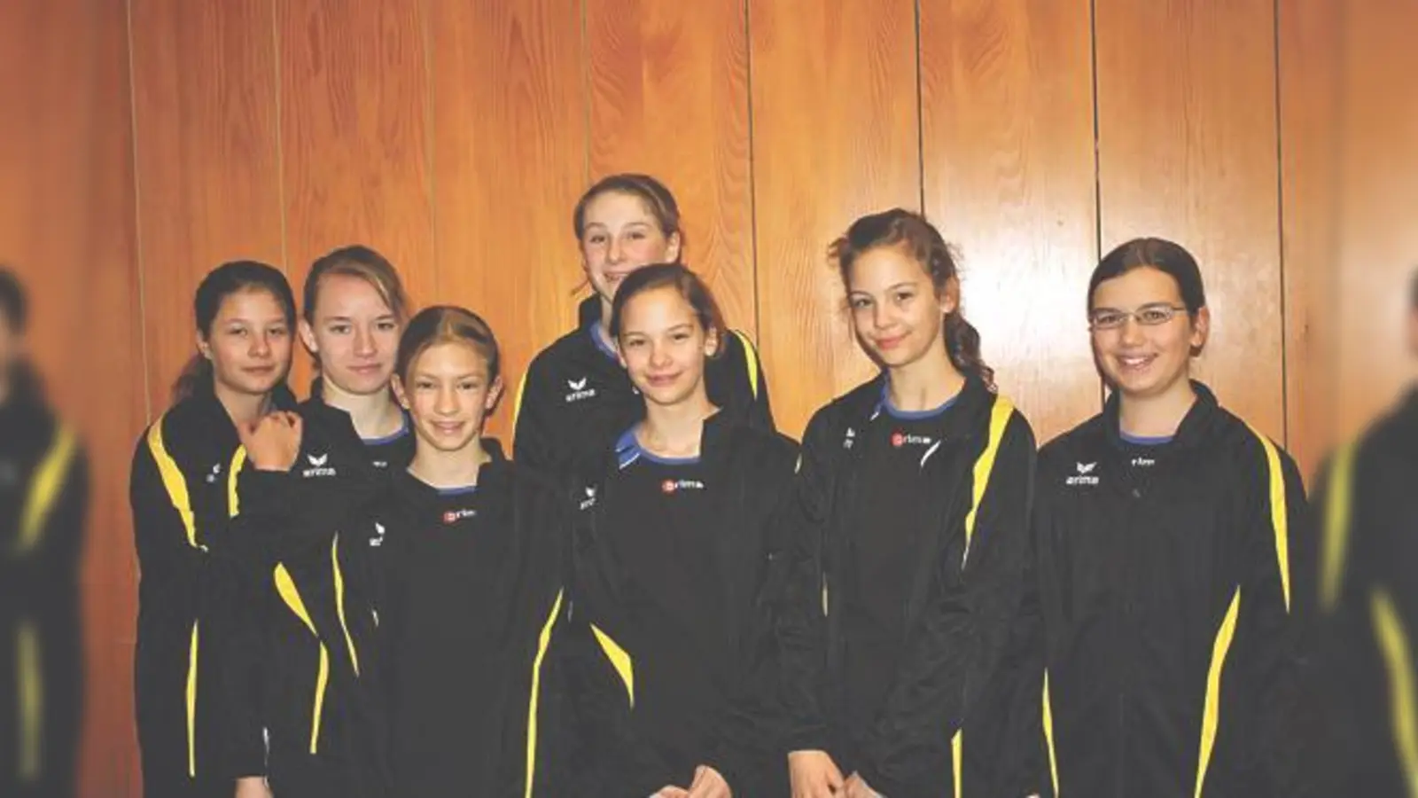 Die Mädchen der Schulmannschaft Volleyball holten den oberbayerischen Titel nach Grafing. (Foto: privat)