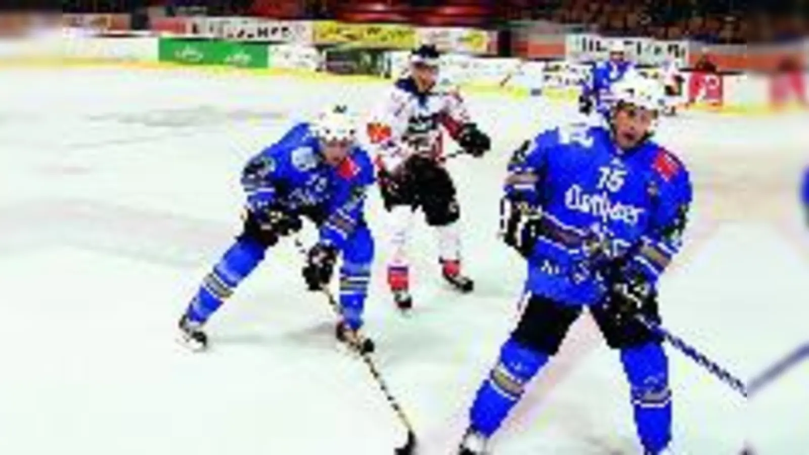 Auch die beste Serie muss einmal reißen: Der EHC verlor gegen den Tabellenzweiten.  (Foto: Jakob Wiessner)