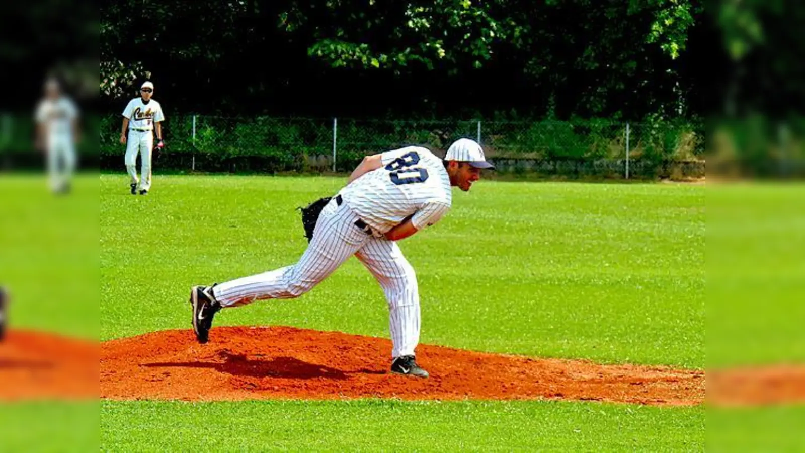 Kris Grunauer zeigt seine Dynamik als Werfer im Spiel gegen die Herrenberg Wanderers. Im ersten Spiel warf der Außenfeldspieler für sechs Spielabschnitte und erlaubte dabei keinen einzigen Punkt der Gegner.	 (Foto: Verein)