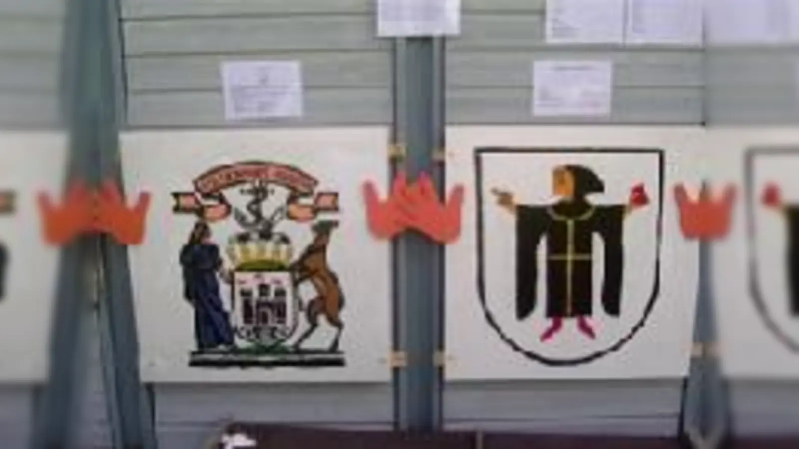 In vier Wochen bastelten Moosacher Kinder ein Wappen von München und seinen Partnerstädten.  (Foto: VA)