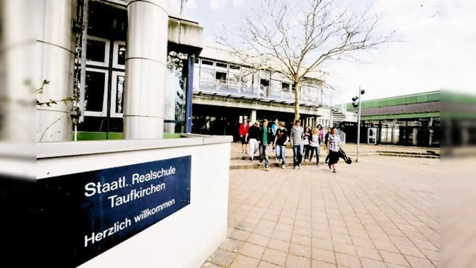 Der Realschulbau in Taufkirchen wird sich verzögern, weil die Gemeinde nun erst einen Bebauungsplan aufstellen muss. 	 (Foto: Schunk)