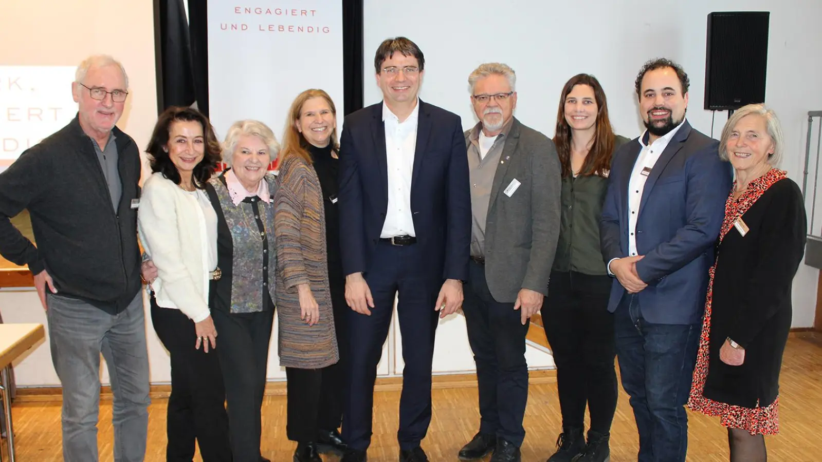 Der neue AWO-Vorstand (von links): Wolfram Glaser, Dr. Didona Weippert, Ella Engel, Julia Schönfeld-Knor, Florian von Brunn (Vorsitzender), Kurt Damaschke, Julia Worch, Riad el Sabbagh, Elisabeth Oppenauer. (Foto: AWO München-Stadt)
